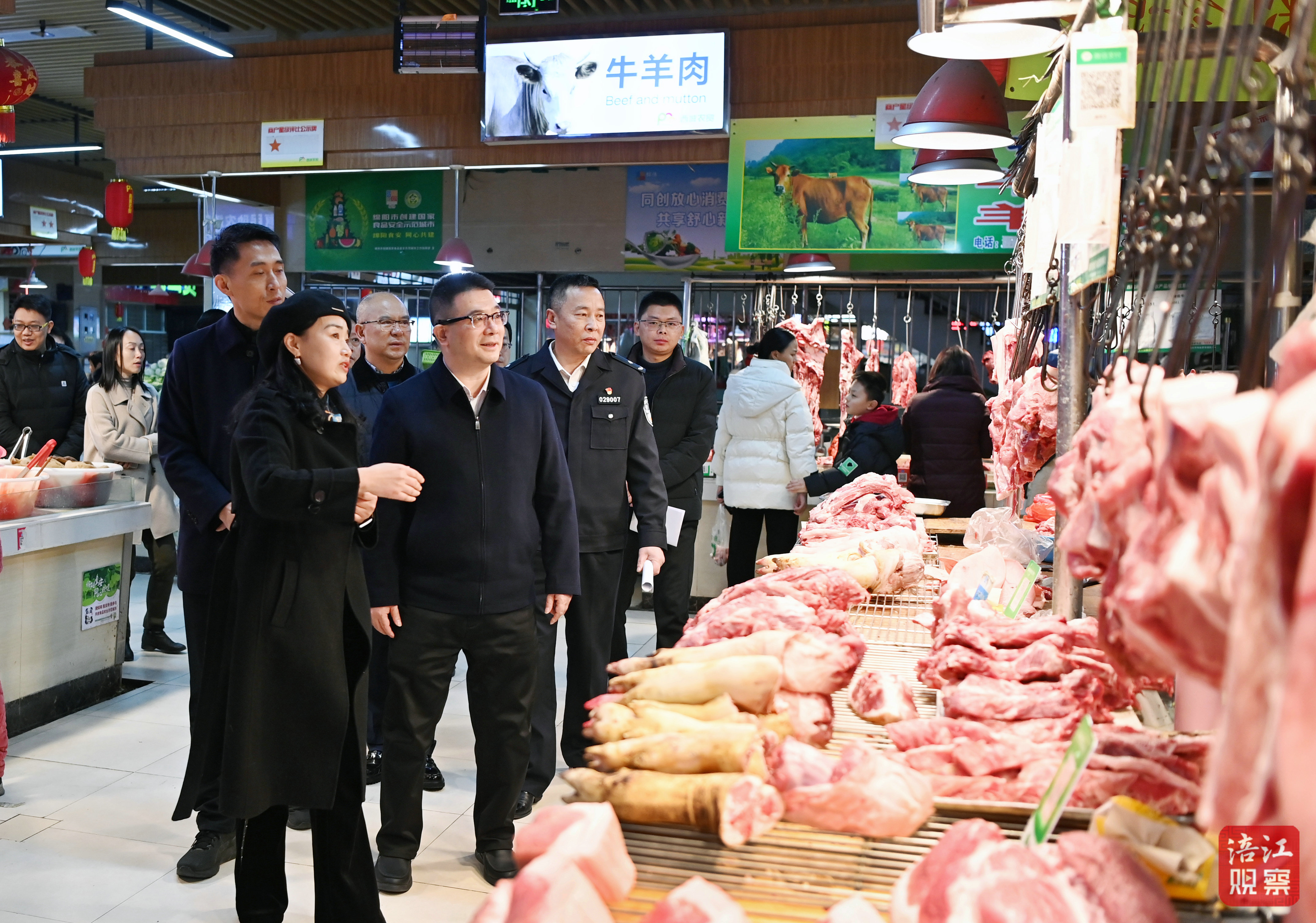 2025年1月27日，李云檢查節(jié)日供應(yīng)、安全穩(wěn)定工作‘，慰問一線職工8  張莉 攝.jpg