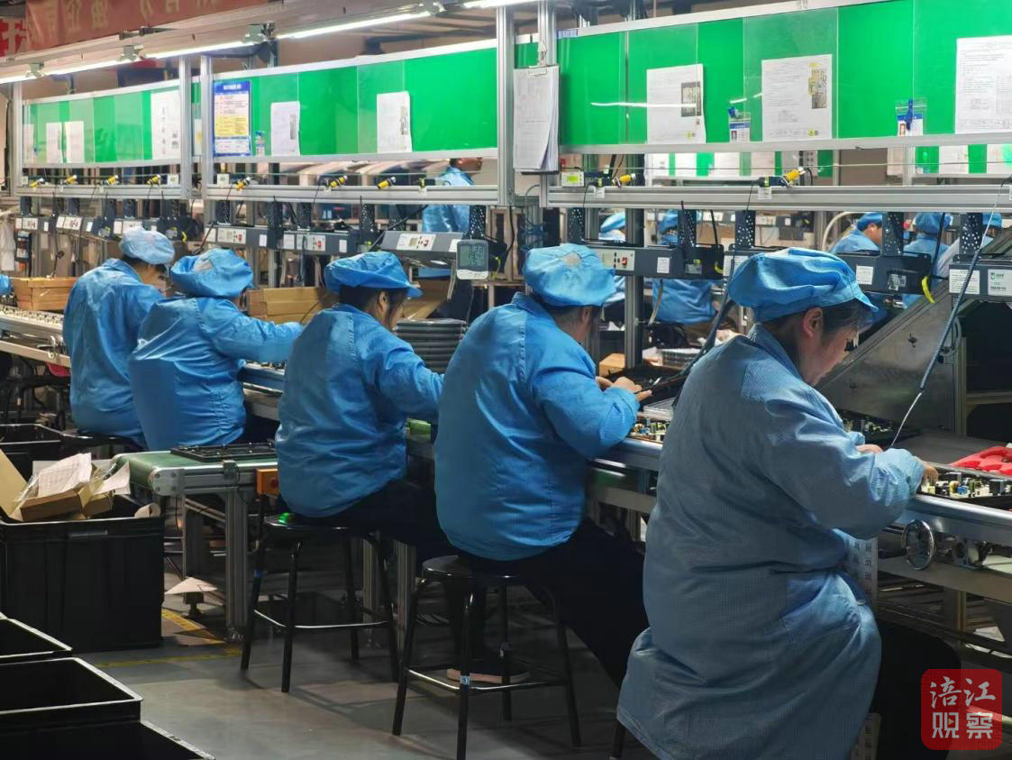 四川愛創科技有限公司變頻與控制事業部生產制造廠內景象.jpg